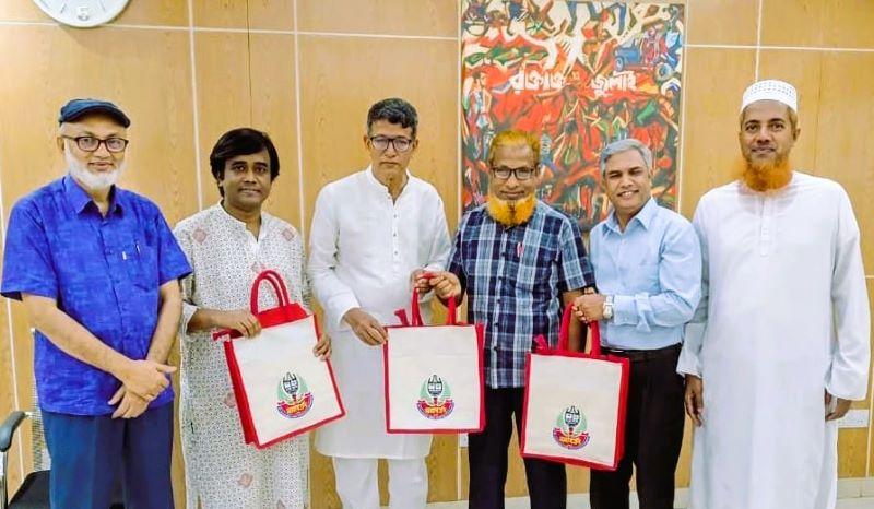 চবি উপাচার্যের সাথে স্বনামধন্য ৩  শিক্ষকের সাক্ষাৎ